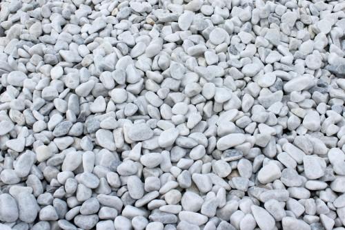 Щебень галтованый белый (мрамор) фр.10-20 мм.